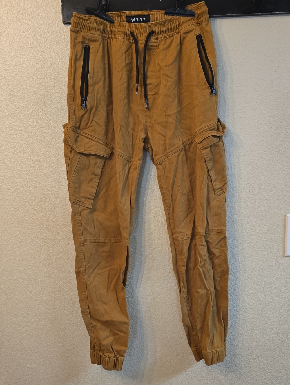 WXYZ Men’s Cargo Joggers in Tan – Utility Style with Zip Pockets